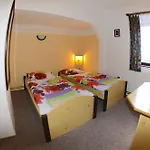 Ve Dvorku Maison d'hôtes