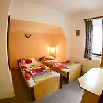 Ve Dvorku Maison d'hôtes